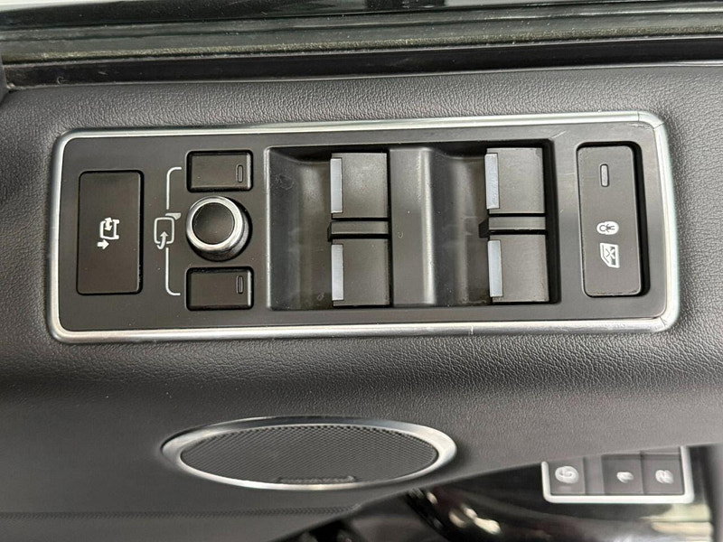 Land Rover Range Rover 3.0 TD V6 Vogue SUV 5dr Diesel Auto 4WD Euro 5 (s/s) (258 ps) REAR ENTERTAINEMENT, MERIDIAN, NAV