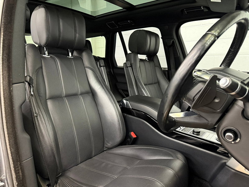 Land Rover Range Rover 3.0 TD V6 Vogue SUV 5dr Diesel Auto 4WD Euro 5 (s/s) (258 ps) REAR ENTERTAINEMENT, MERIDIAN, NAV