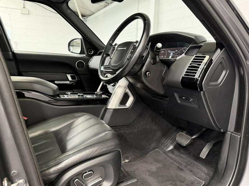 Land Rover Range Rover 3.0 TD V6 Vogue SUV 5dr Diesel Auto 4WD Euro 5 (s/s) (258 ps) REAR ENTERTAINEMENT, MERIDIAN, NAV