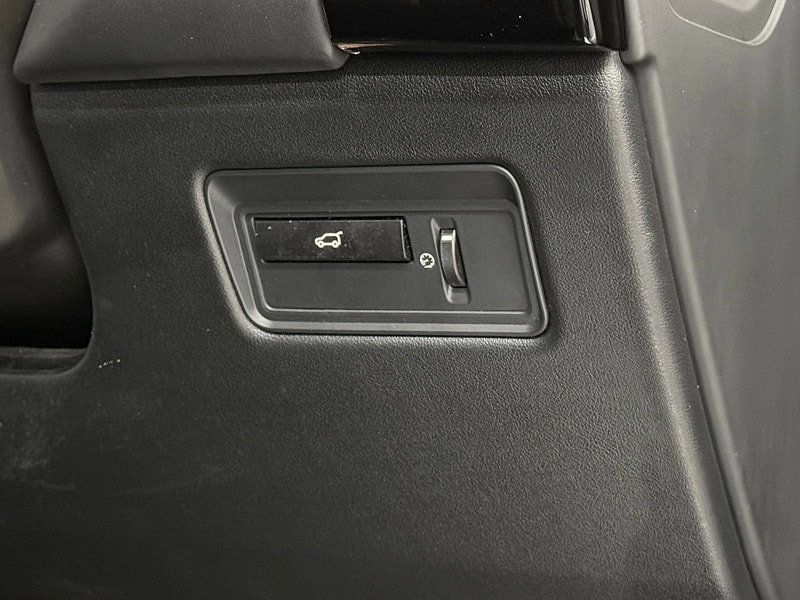 Land Rover Range Rover 3.0 TD V6 Vogue SUV 5dr Diesel Auto 4WD Euro 5 (s/s) (258 ps) REAR ENTERTAINEMENT, MERIDIAN, NAV