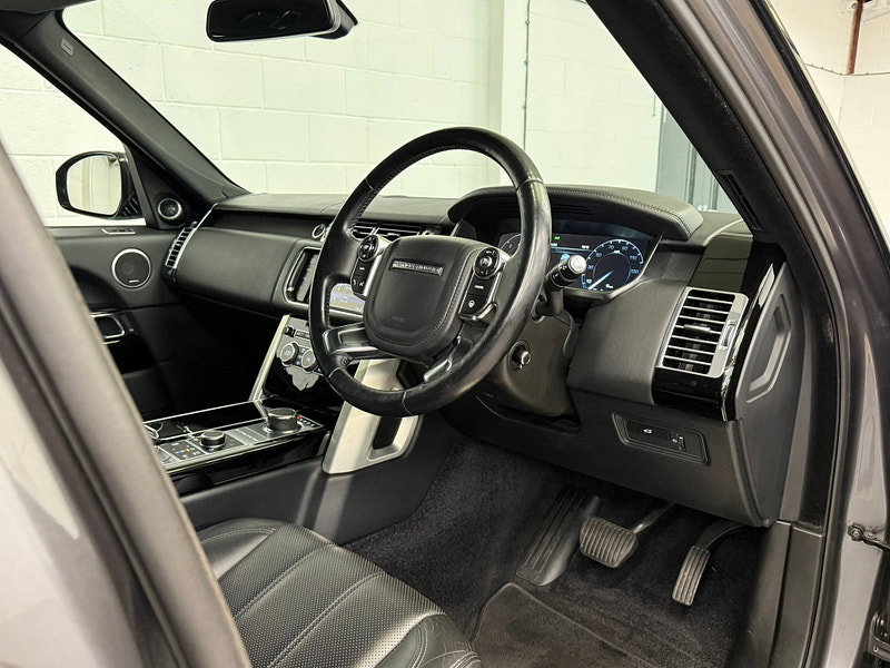 Land Rover Range Rover 3.0 TD V6 Vogue SUV 5dr Diesel Auto 4WD Euro 5 (s/s) (258 ps) REAR ENTERTAINEMENT, MERIDIAN, NAV