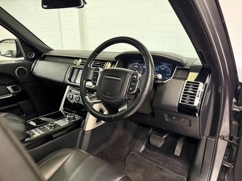 Land Rover Range Rover 3.0 TD V6 Vogue SUV 5dr Diesel Auto 4WD Euro 5 (s/s) (258 ps) REAR ENTERTAINEMENT, MERIDIAN, NAV