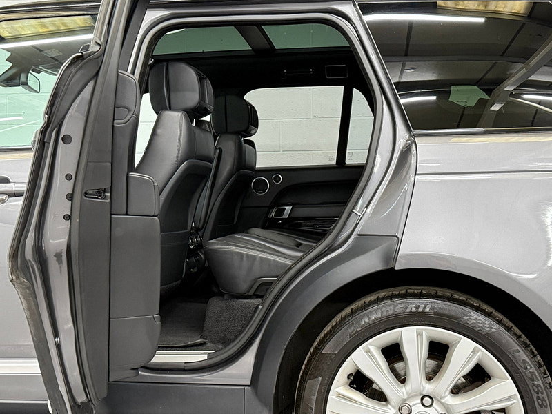 Land Rover Range Rover 3.0 TD V6 Vogue SUV 5dr Diesel Auto 4WD Euro 5 (s/s) (258 ps) REAR ENTERTAINEMENT, MERIDIAN, NAV