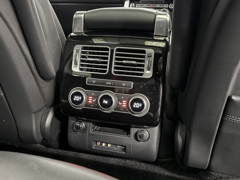 Land Rover Range Rover 3.0 TD V6 Vogue SUV 5dr Diesel Auto 4WD Euro 5 (s/s) (258 ps) REAR ENTERTAINEMENT, MERIDIAN, NAV