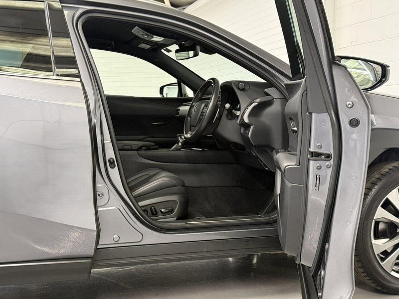 Lexus Ux 2.0 250h F Sport SUV 5dr Petrol Hybrid E-CVT Euro 6 (s/s) (184 ps) HTD WHEEL-SEATS, ALLOYS, CAMERA