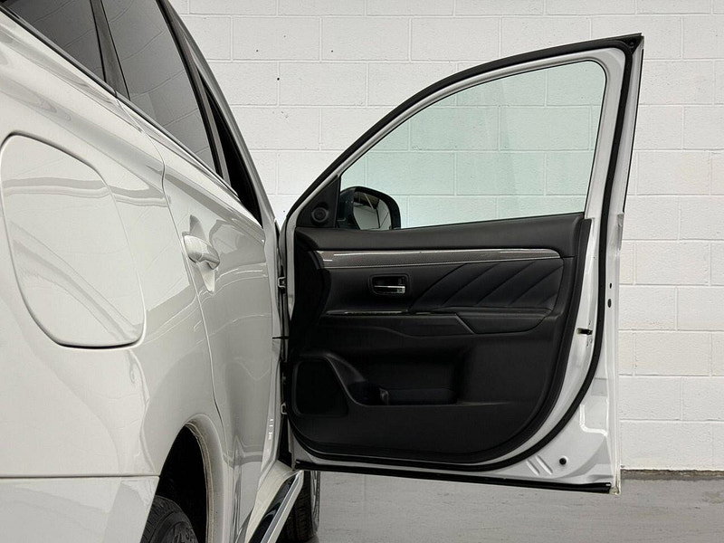 Mitsubishi Outlander 2.4h TwinMotor 13.8kWh 4h SUV 5dr Petrol Plug-in Hybrid CVT 4WD Euro 6 (s/s) (209 ps) HTD SEATS - WHEEL, CRUISE, ALLOYS