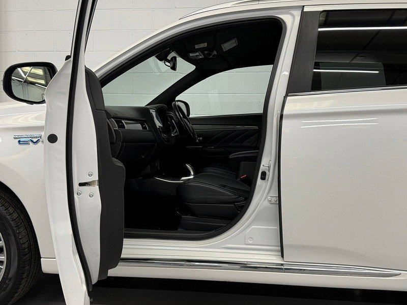 Mitsubishi Outlander 2.4h TwinMotor 13.8kWh 4h SUV 5dr Petrol Plug-in Hybrid CVT 4WD Euro 6 (s/s) (209 ps) HTD SEATS - WHEEL, CRUISE, ALLOYS
