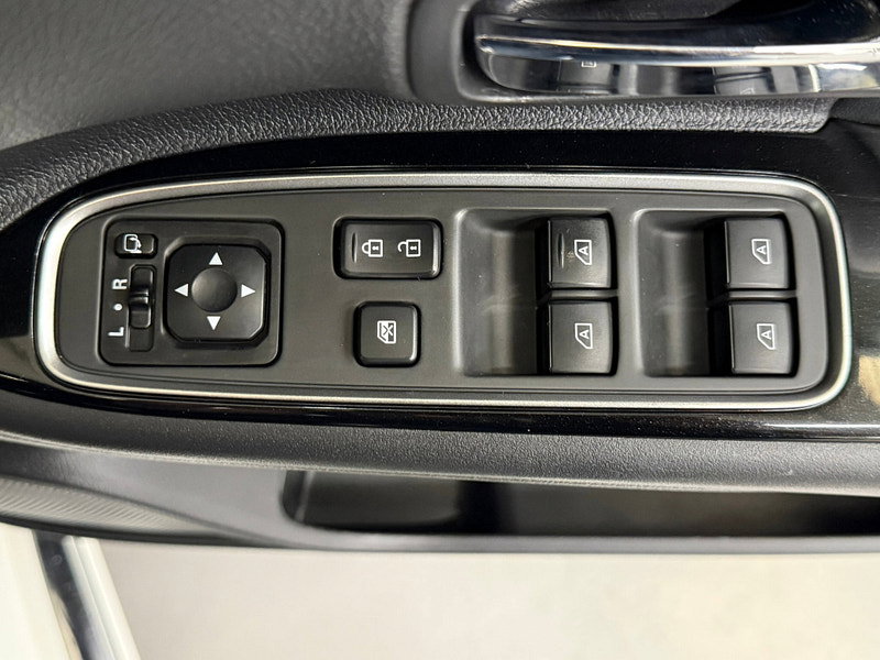 Mitsubishi Outlander 2.4h TwinMotor 13.8kWh 4h SUV 5dr Petrol Plug-in Hybrid CVT 4WD Euro 6 (s/s) (209 ps) HTD SEATS - WHEEL, CRUISE, ALLOYS