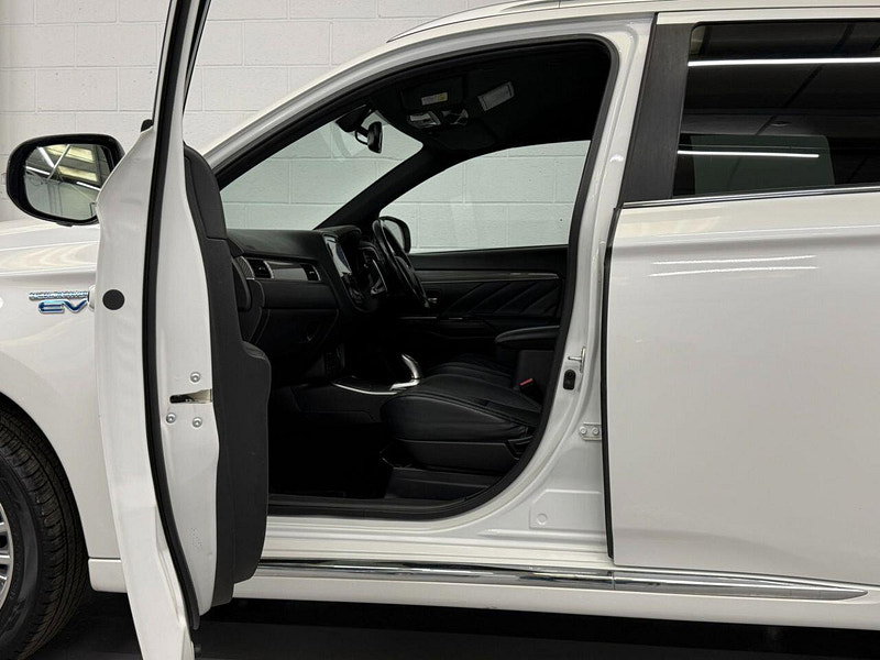 Mitsubishi Outlander 2.4h TwinMotor 13.8kWh 4h SUV 5dr Petrol Plug-in Hybrid CVT 4WD Euro 6 (s/s) (209 ps) HTD SEATS - WHEEL, CRUISE, ALLOYS