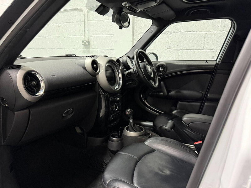 MINI Countryman 2.0 Cooper SD SUV 5dr Diesel Auto ALL4 Euro 5 (143 ps) PANORAMIC ROOF-CHILI PACK-HTD SEATS