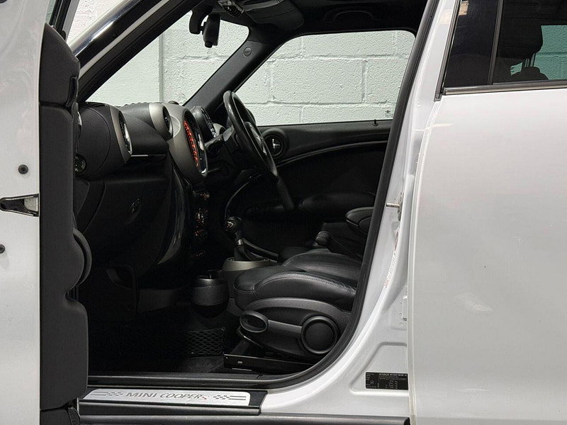 MINI Countryman 2.0 Cooper SD SUV 5dr Diesel Auto ALL4 Euro 5 (143 ps) PANORAMIC ROOF-CHILI PACK-HTD SEATS