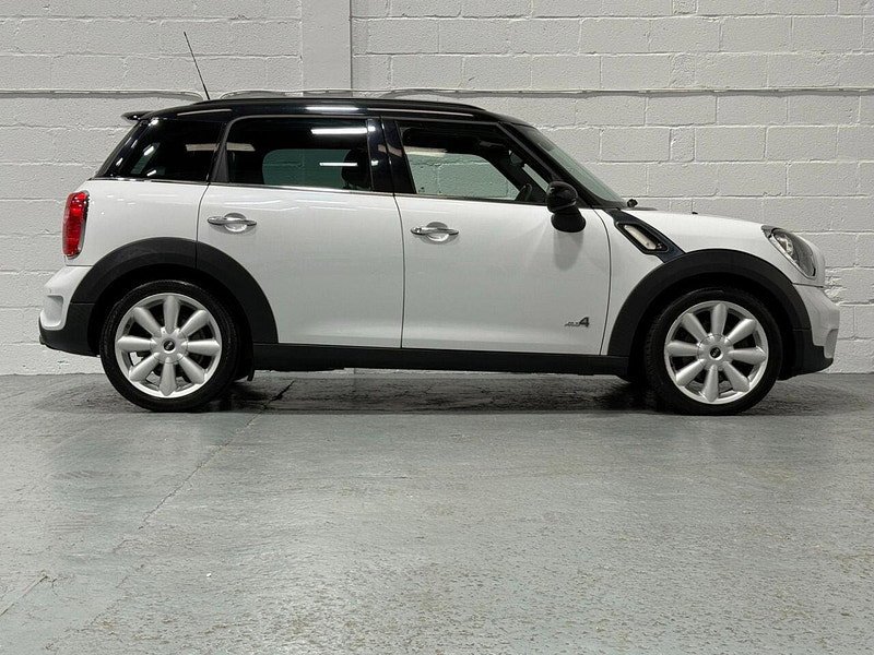 MINI Countryman 2.0 Cooper SD SUV 5dr Diesel Auto ALL4 Euro 5 (143 ps) PANORAMIC ROOF-CHILI PACK-HTD SEATS