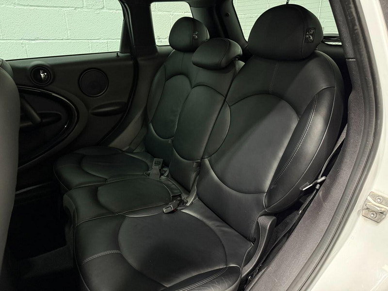 MINI Countryman 2.0 Cooper SD SUV 5dr Diesel Auto ALL4 Euro 5 (143 ps) PANORAMIC ROOF-CHILI PACK-HTD SEATS