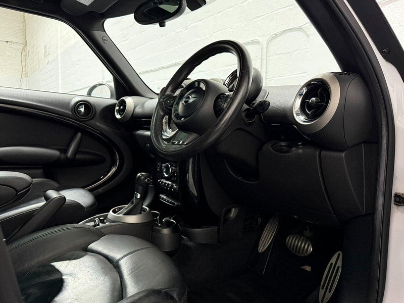 MINI Countryman 2.0 Cooper SD SUV 5dr Diesel Auto ALL4 Euro 5 (143 ps) PANORAMIC ROOF-CHILI PACK-HTD SEATS