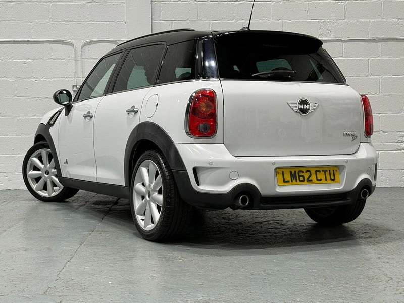 MINI Countryman 2.0 Cooper SD SUV 5dr Diesel Auto ALL4 Euro 5 (143 ps) PANORAMIC ROOF-CHILI PACK-HTD SEATS
