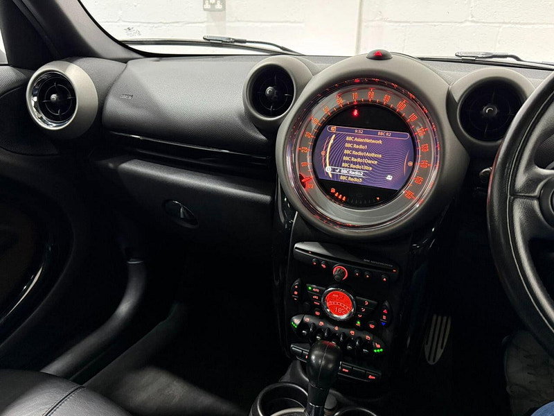 MINI Countryman 2.0 Cooper SD SUV 5dr Diesel Auto ALL4 Euro 5 (143 ps) PANORAMIC ROOF-CHILI PACK-HTD SEATS