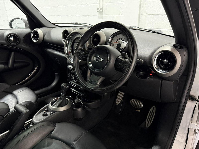 MINI Countryman 2.0 Cooper SD SUV 5dr Diesel Auto ALL4 Euro 5 (143 ps) PANORAMIC ROOF-CHILI PACK-HTD SEATS