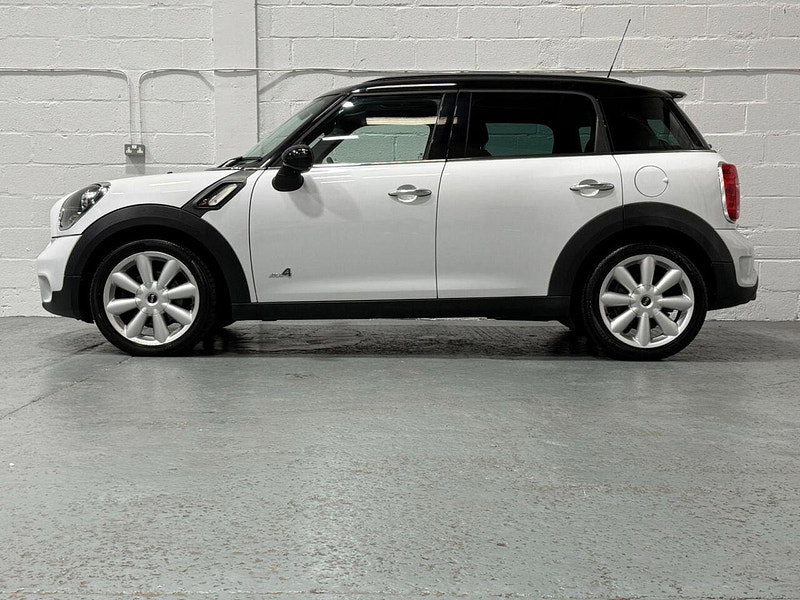 MINI Countryman 2.0 Cooper SD SUV 5dr Diesel Auto ALL4 Euro 5 (143 ps) PANORAMIC ROOF-CHILI PACK-HTD SEATS