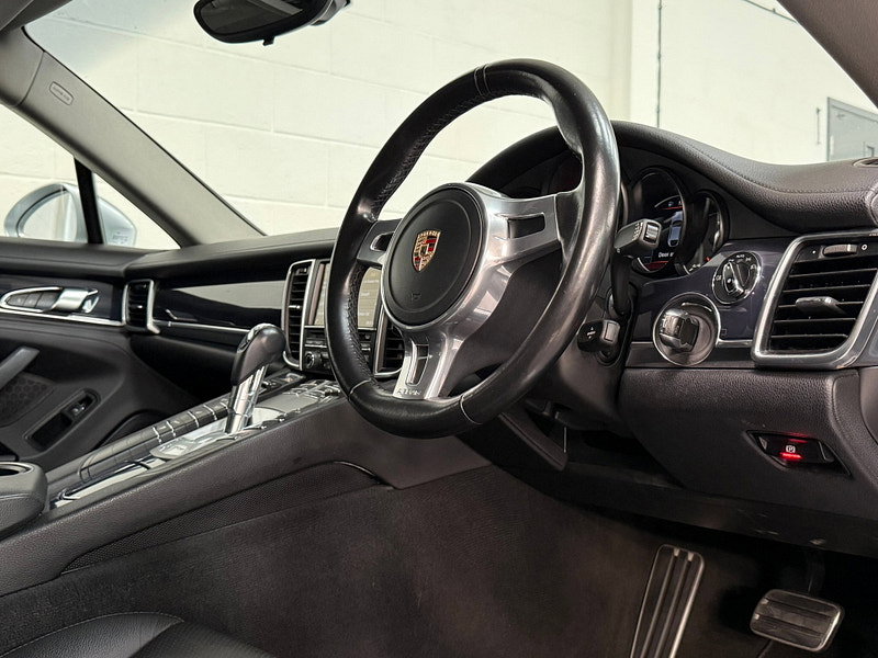 Porsche Panamera 3.0D V6 Hatchback 5dr Diesel TiptronicS Euro 5 (s/s) (300 ps)