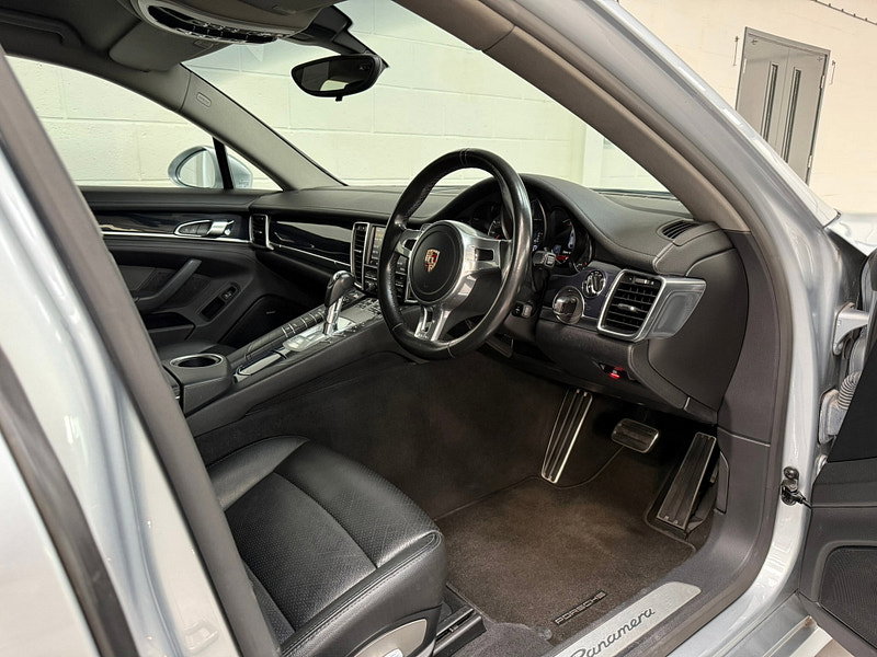 Porsche Panamera 3.0D V6 Hatchback 5dr Diesel TiptronicS Euro 5 (s/s) (300 ps)