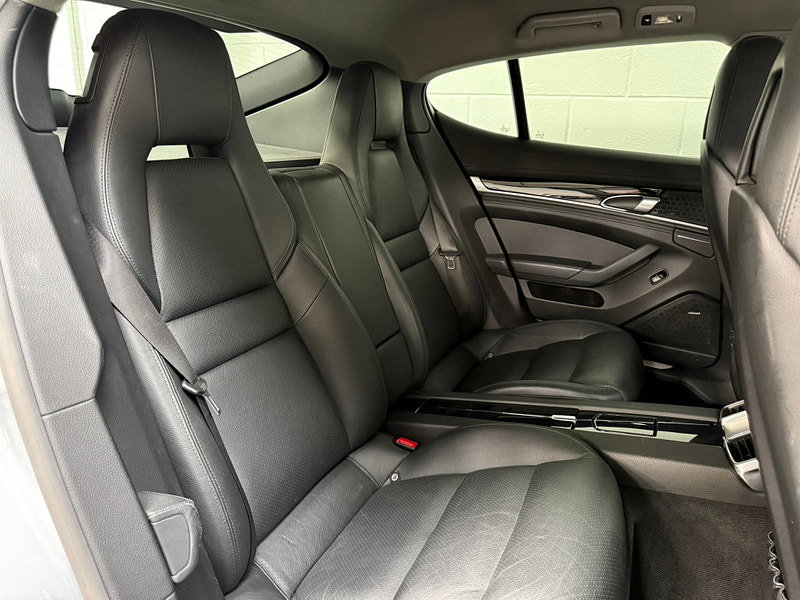 Porsche Panamera 3.0D V6 Hatchback 5dr Diesel TiptronicS Euro 5 (s/s) (300 ps)