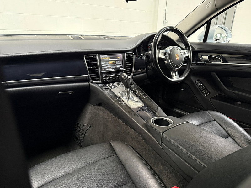 Porsche Panamera 3.0D V6 Hatchback 5dr Diesel TiptronicS Euro 5 (s/s) (300 ps)