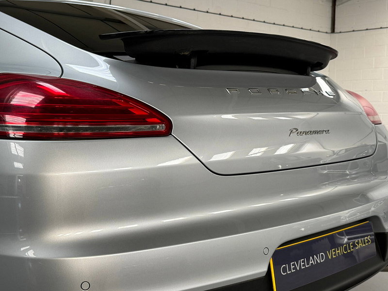 Porsche Panamera 3.0D V6 Hatchback 5dr Diesel TiptronicS Euro 5 (s/s) (300 ps)