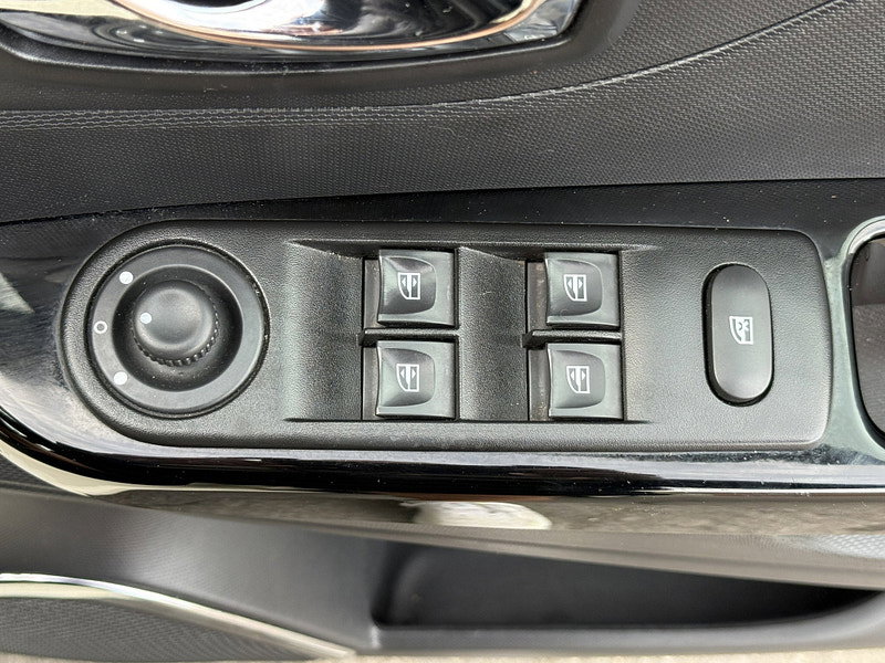 Renault Captur 0.9 TCe ENERGY Dynamique Nav SUV 5dr Petrol Manual Euro 6 (s/s) (90 ps)