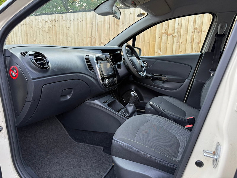Renault Captur 0.9 TCe ENERGY Dynamique Nav SUV 5dr Petrol Manual Euro 6 (s/s) (90 ps)