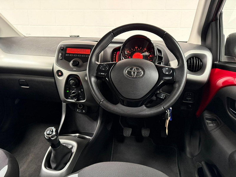 Toyota Aygo 1.0 VVT-i x-play Hatchback 3dr Petrol Manual Euro 6 (68 ps) DAB, LED LIGHTS, IDEAL 1ST CAR