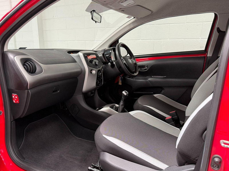 Toyota Aygo 1.0 VVT-i x-play Hatchback 3dr Petrol Manual Euro 6 (68 ps) DAB, LED LIGHTS, IDEAL 1ST CAR