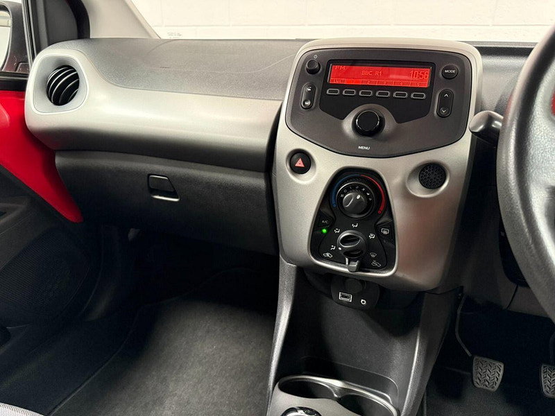 Toyota Aygo 1.0 VVT-i x-play Hatchback 3dr Petrol Manual Euro 6 (68 ps) DAB, LED LIGHTS, IDEAL 1ST CAR