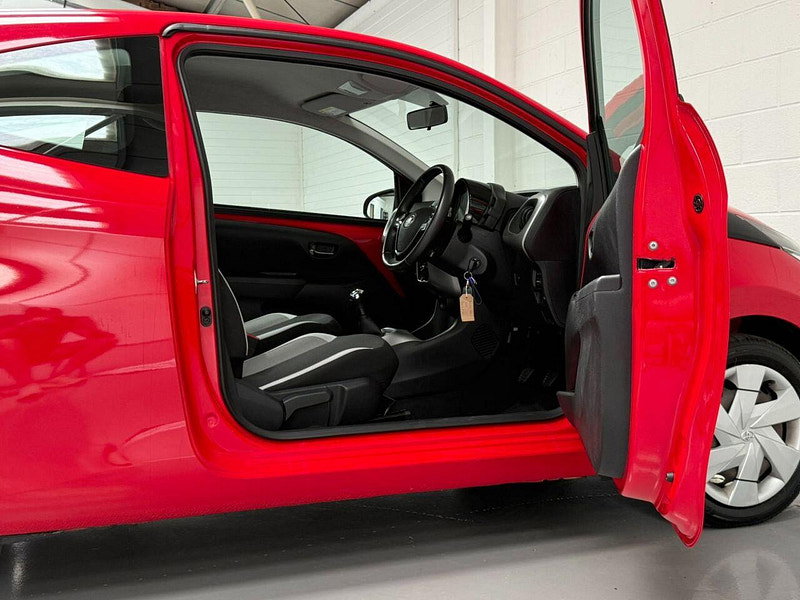 Toyota Aygo 1.0 VVT-i x-play Hatchback 3dr Petrol Manual Euro 6 (68 ps) DAB, LED LIGHTS, IDEAL 1ST CAR