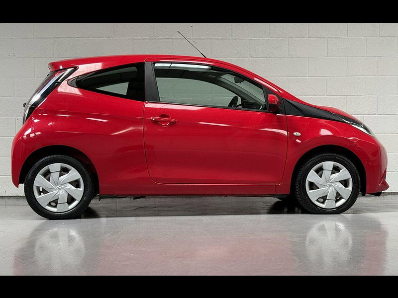 Toyota Aygo 1.0 VVT-i x-play Hatchback 3dr Petrol Manual Euro 6 (68 ps) DAB, LED LIGHTS, IDEAL 1ST CAR