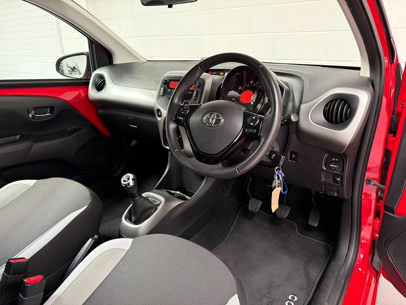 Toyota Aygo 1.0 VVT-i x-play Hatchback 3dr Petrol Manual Euro 6 (68 ps) DAB, LED LIGHTS, IDEAL 1ST CAR