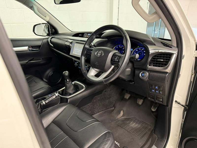 Toyota HI-LUX 2.4 D-4D Invincible X Pickup Double Cab 4dr Diesel Manual 4WD Euro 6 (TSS, 3.5t) (150 ps) NAV, CAMERA, HTD SEATS, PLUS VAT