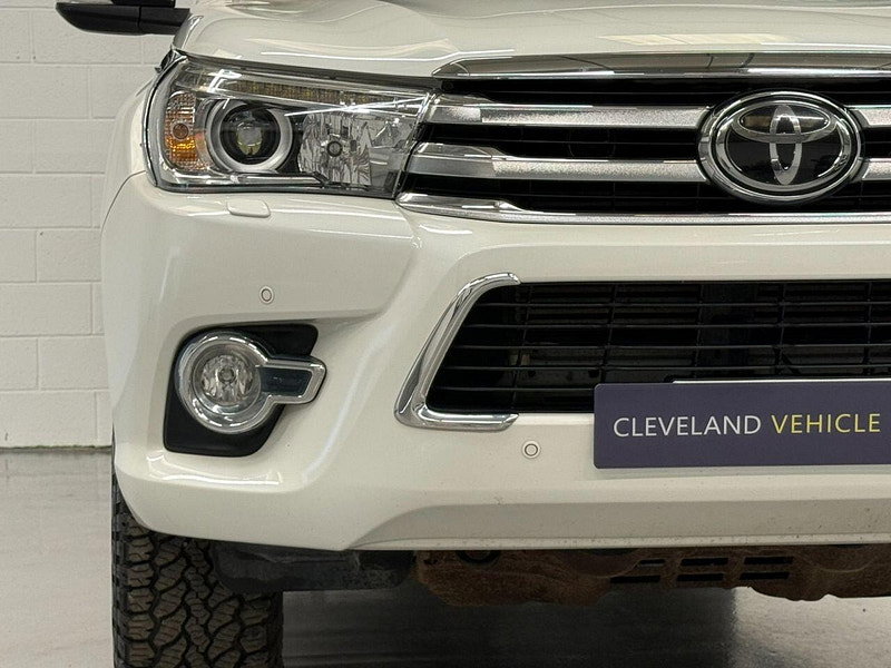 Toyota HI-LUX 2.4 D-4D Invincible X Pickup Double Cab 4dr Diesel Manual 4WD Euro 6 (TSS, 3.5t) (150 ps) NAV, CAMERA, HTD SEATS, PLUS VAT