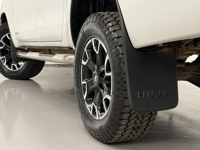 Toyota HI-LUX 2.4 D-4D Invincible X Pickup Double Cab 4dr Diesel Manual 4WD Euro 6 (TSS, 3.5t) (150 ps) NAV, CAMERA, HTD SEATS, PLUS VAT