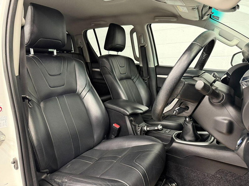 Toyota HI-LUX 2.4 D-4D Invincible X Pickup Double Cab 4dr Diesel Manual 4WD Euro 6 (TSS, 3.5t) (150 ps) NAV, CAMERA, HTD SEATS, PLUS VAT