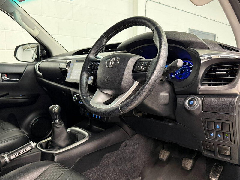 Toyota HI-LUX 2.4 D-4D Invincible X Pickup Double Cab 4dr Diesel Manual 4WD Euro 6 (TSS, 3.5t) (150 ps) NAV, CAMERA, HTD SEATS, PLUS VAT