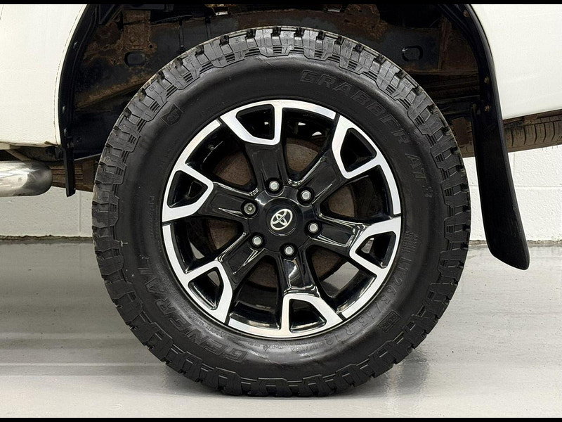 Toyota HI-LUX 2.4 D-4D Invincible X Pickup Double Cab 4dr Diesel Manual 4WD Euro 6 (TSS, 3.5t) (150 ps) NAV, CAMERA, HTD SEATS, PLUS VAT