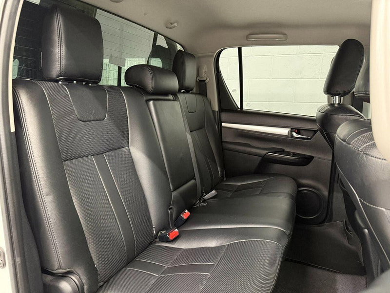 Toyota HI-LUX 2.4 D-4D Invincible X Pickup Double Cab 4dr Diesel Manual 4WD Euro 6 (TSS, 3.5t) (150 ps) NAV, CAMERA, HTD SEATS, PLUS VAT