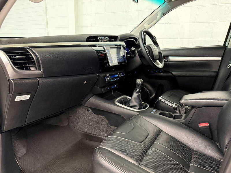 Toyota HI-LUX 2.4 D-4D Invincible X Pickup Double Cab 4dr Diesel Manual 4WD Euro 6 (TSS, 3.5t) (150 ps) NAV, CAMERA, HTD SEATS, PLUS VAT