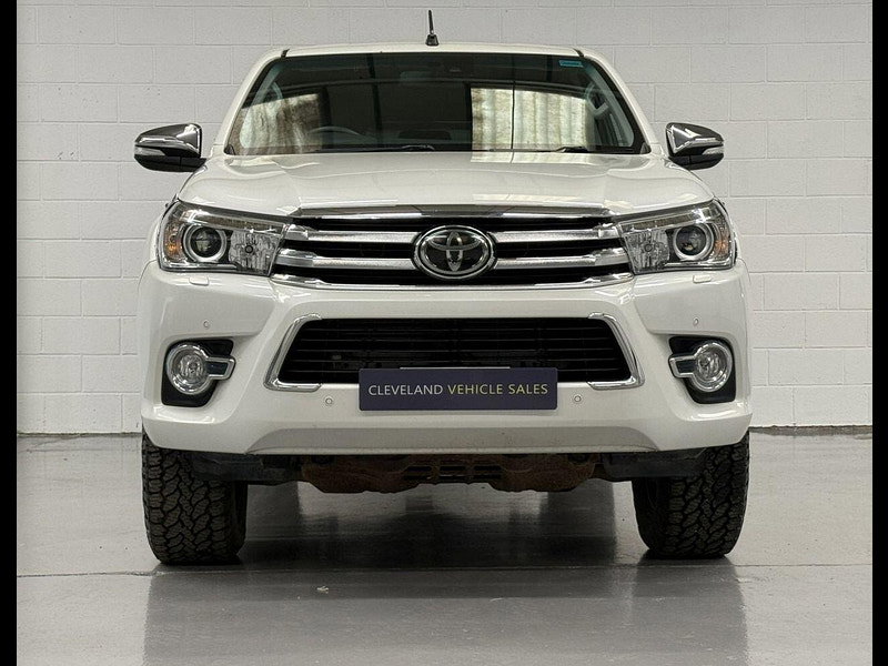 Toyota HI-LUX 2.4 D-4D Invincible X Pickup Double Cab 4dr Diesel Manual 4WD Euro 6 (TSS, 3.5t) (150 ps) NAV, CAMERA, HTD SEATS, PLUS VAT