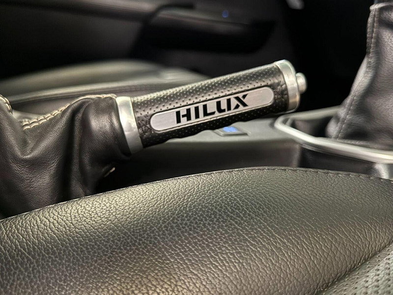 Toyota HI-LUX 2.4 D-4D Invincible X Pickup Double Cab 4dr Diesel Manual 4WD Euro 6 (TSS, 3.5t) (150 ps) NAV, CAMERA, HTD SEATS, PLUS VAT