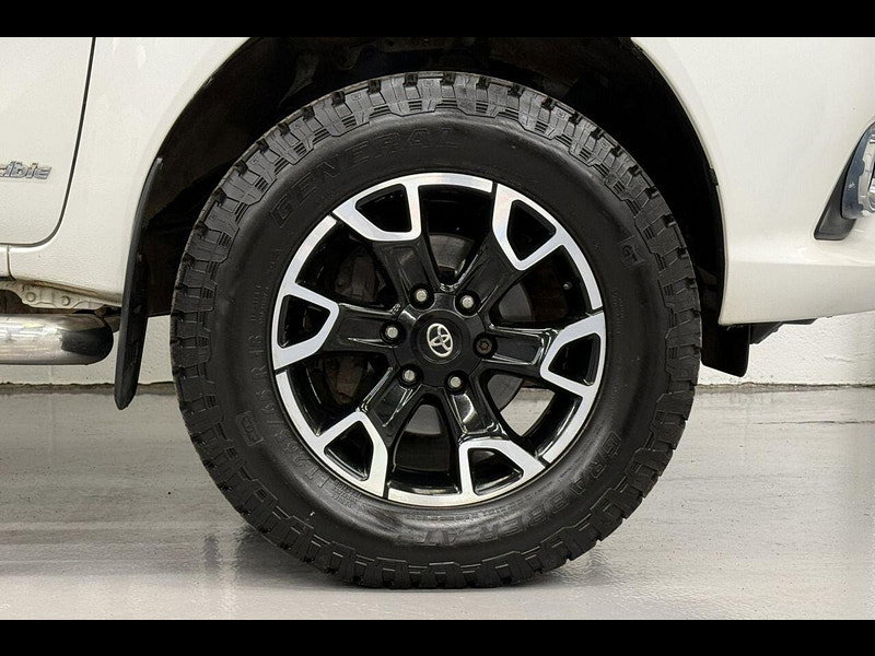 Toyota HI-LUX 2.4 D-4D Invincible X Pickup Double Cab 4dr Diesel Manual 4WD Euro 6 (TSS, 3.5t) (150 ps) NAV, CAMERA, HTD SEATS, PLUS VAT