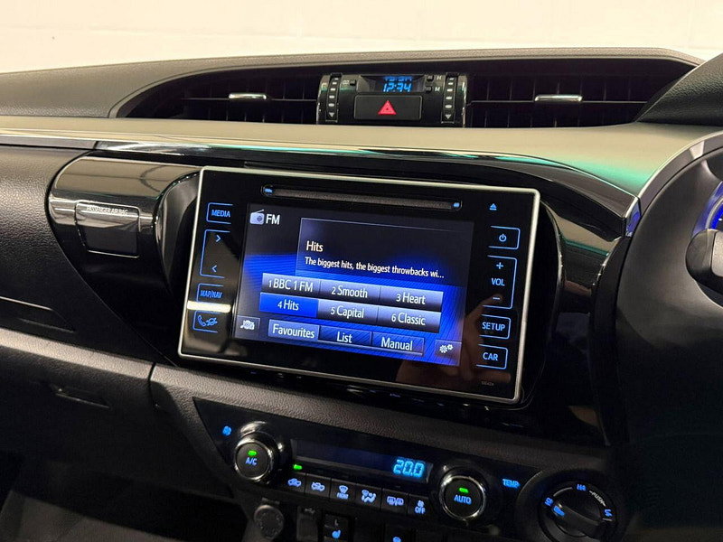 Toyota HI-LUX 2.4 D-4D Invincible X Pickup Double Cab 4dr Diesel Manual 4WD Euro 6 (TSS, 3.5t) (150 ps) NAV, CAMERA, HTD SEATS, PLUS VAT