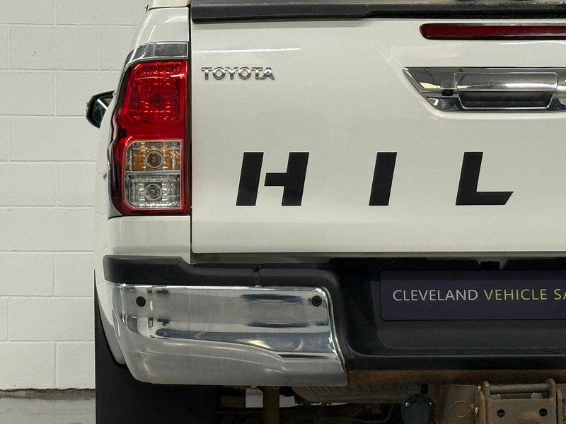 Toyota HI-LUX 2.4 D-4D Invincible X Pickup Double Cab 4dr Diesel Manual 4WD Euro 6 (TSS, 3.5t) (150 ps) NAV, CAMERA, HTD SEATS, PLUS VAT