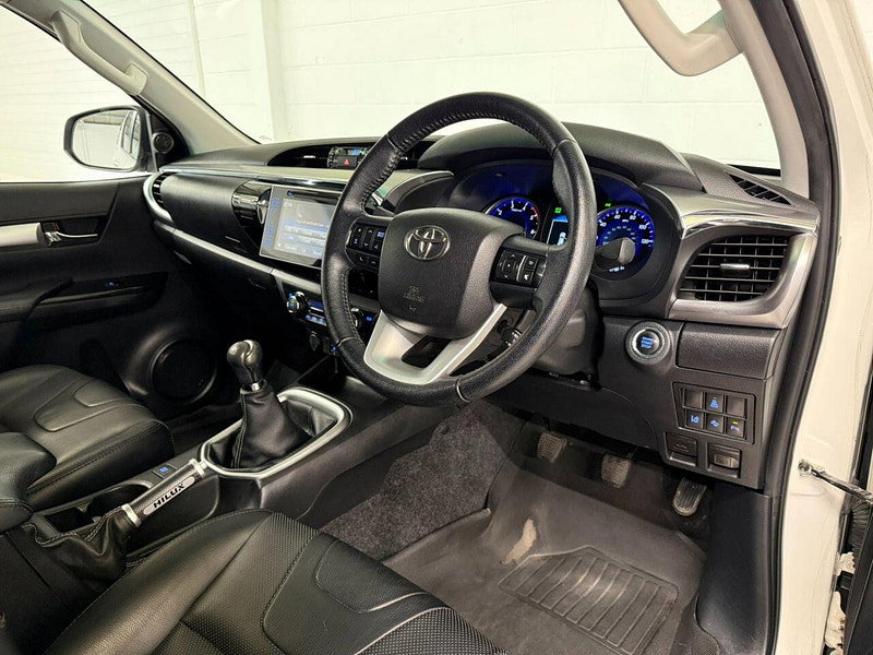 Toyota HI-LUX 2.4 D-4D Invincible X Pickup Double Cab 4dr Diesel Manual 4WD Euro 6 (TSS, 3.5t) (150 ps) NAV, CAMERA, HTD SEATS, PLUS VAT