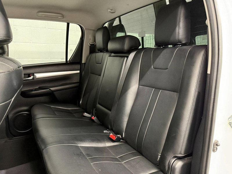 Toyota HI-LUX 2.4 D-4D Invincible X Pickup Double Cab 4dr Diesel Manual 4WD Euro 6 (TSS, 3.5t) (150 ps) NAV, CAMERA, HTD SEATS, PLUS VAT